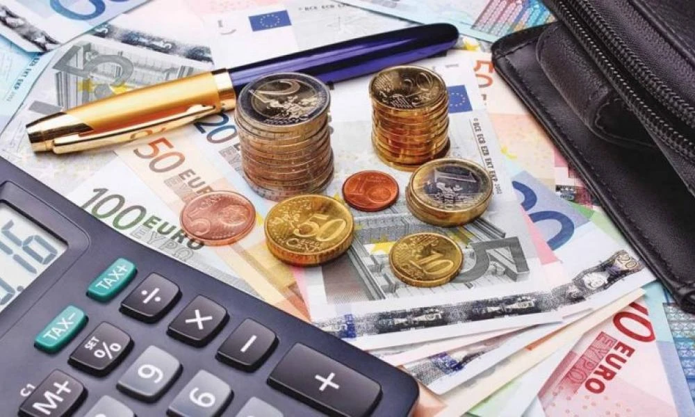 Συντάξεις και επιδόματα: Πληρωμές έως τις 2 Αυγούστου